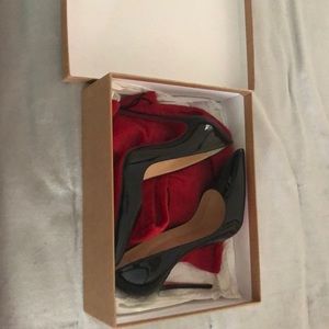 Christian Lou bouton size 5
